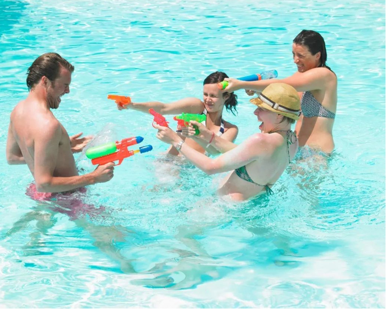 室內泳池什么“咖位”？居然用專業定制的除濕機！！！